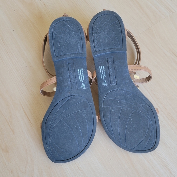 💛[3/$15] Montego Bay Enamel Floral Design Sandals - Picture 6 of 6